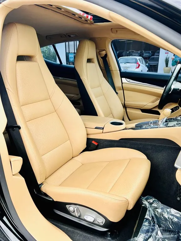 2015 PORSCHE PANAMERA 4
