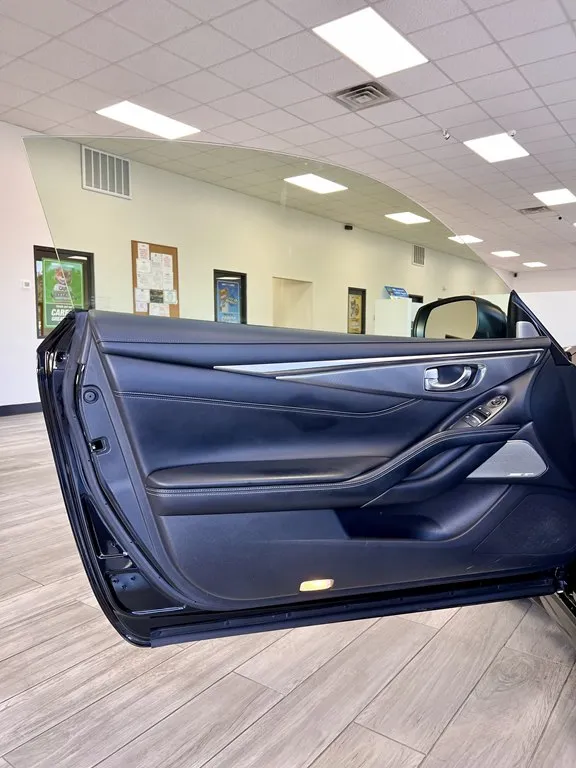 2017 INFINITI Q60 BASE
