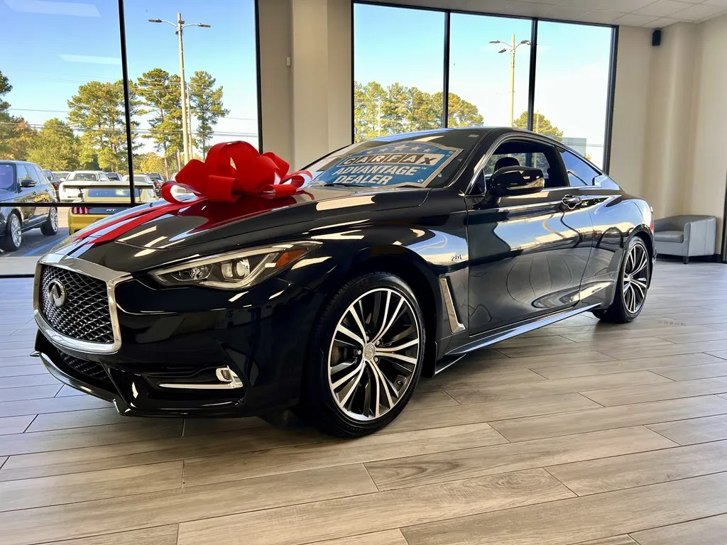 2017 INFINITI Q60 BASE