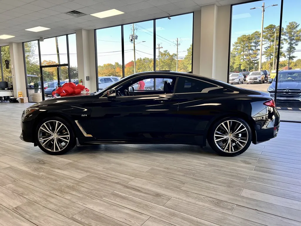 2017 INFINITI Q60 BASE