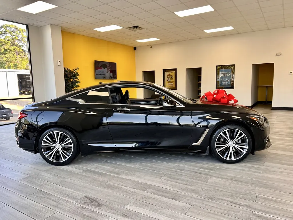 2017 INFINITI Q60 BASE