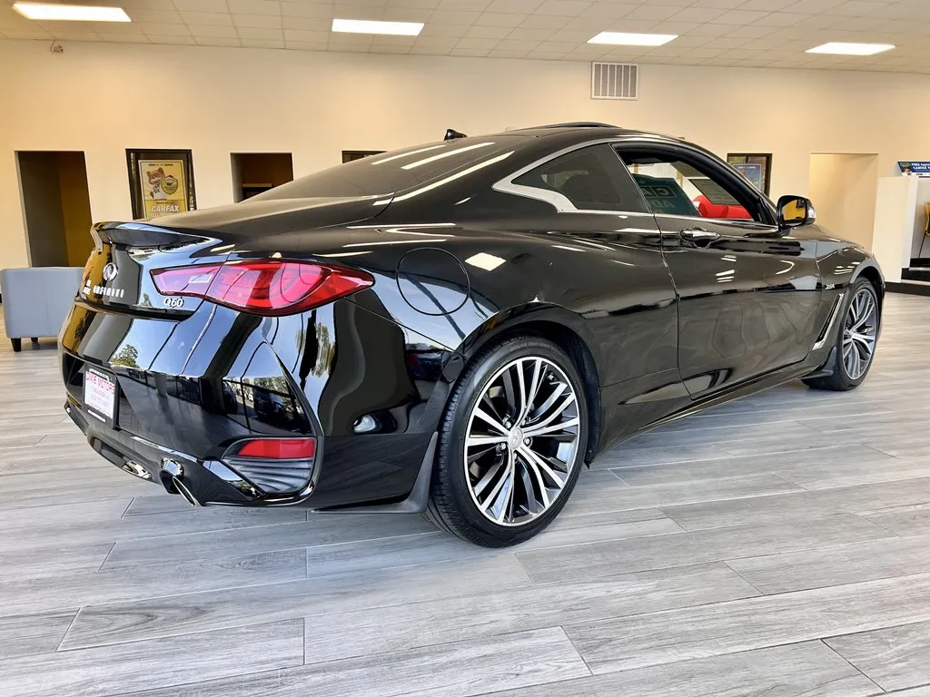 2017 INFINITI Q60 BASE