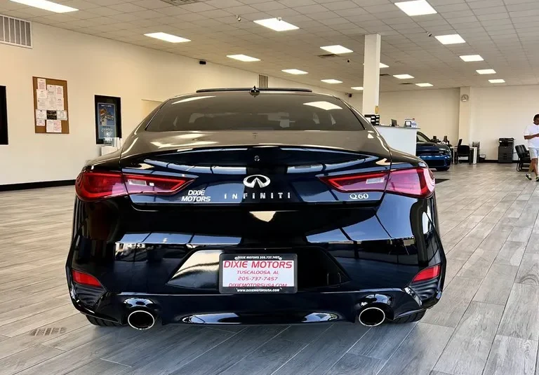 2017 INFINITI Q60 BASE